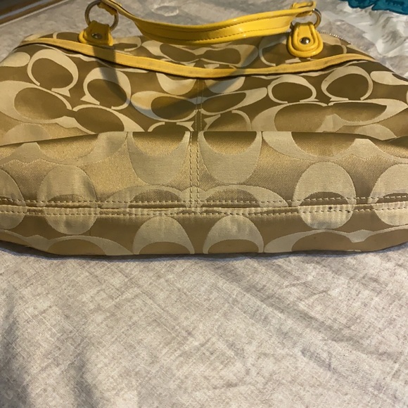 Coach purse - Picture 4 of 4